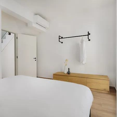 No7 Pool House *