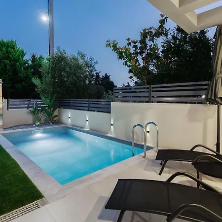 No7 Pool House